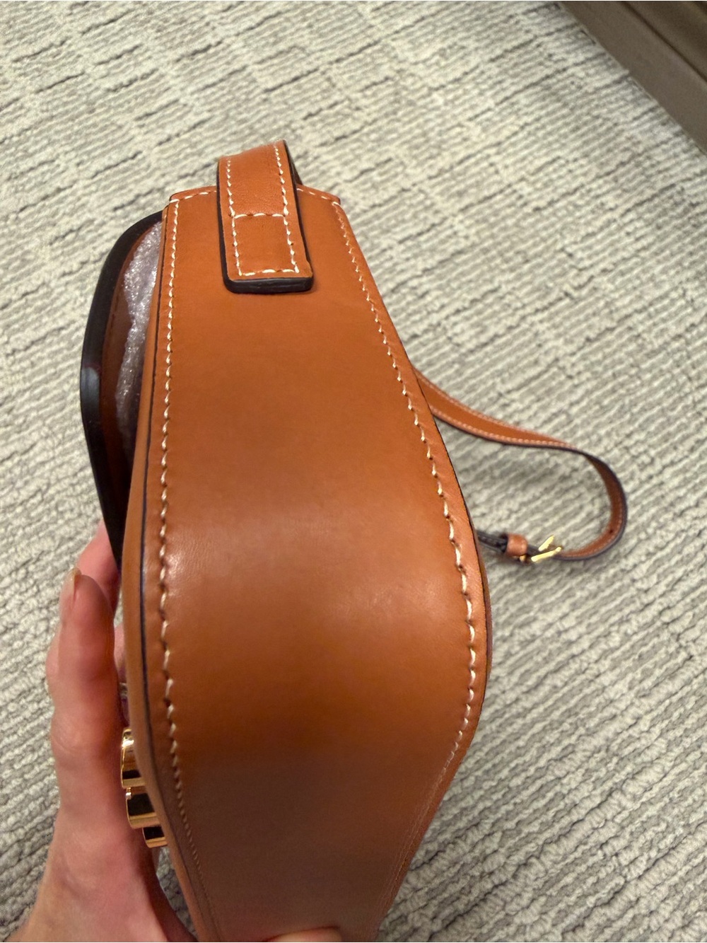 Celine Tan Leather Triomphe shoulder bag with Gold Hardware. - Picture 7 of 11